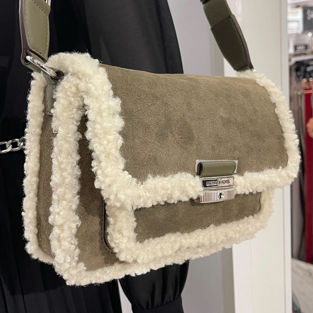 MICHAEL KORS Bradshaw Medium Suede and Faux Shearling Messenger Bag
Olive 
NWT - Picture 14 of 16